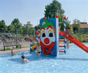 823854 Afbeelding van de waterglijbaan in het kinderbassin van Aquacenter Den Hommel (Kennedylaan 5) te Utrecht.